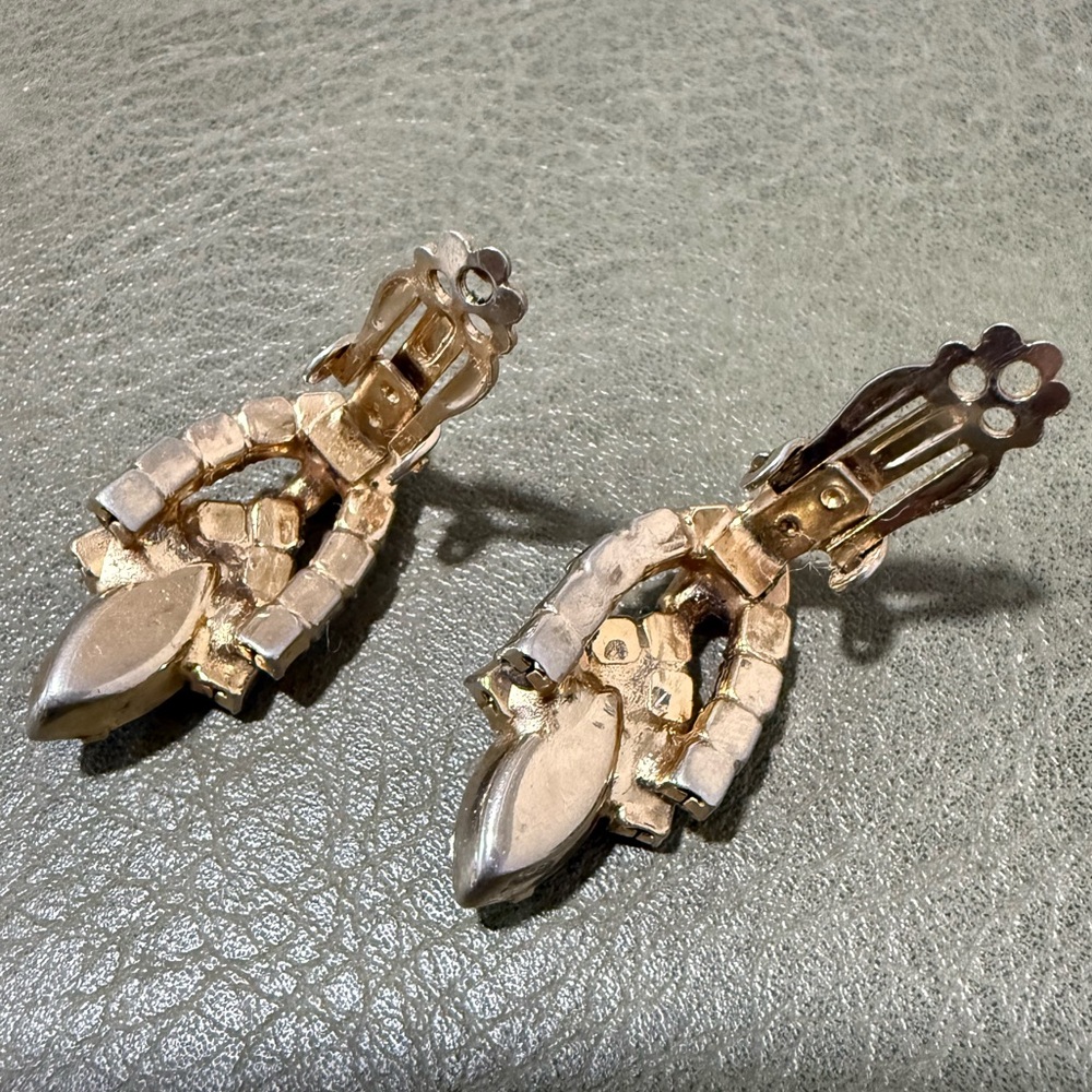 Vintage Gold Tone Brown Glass AB Rhinestone Clip On Earrings - Picture 2 of 5